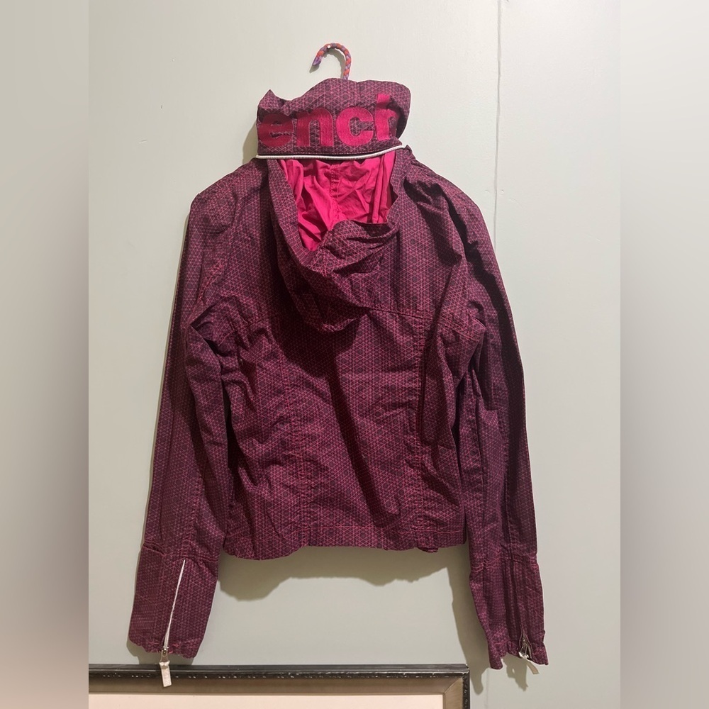 Bench Purple Geometric Women’s Jacket- Perfect Style & Function! Size Small - Picture 3 of 10